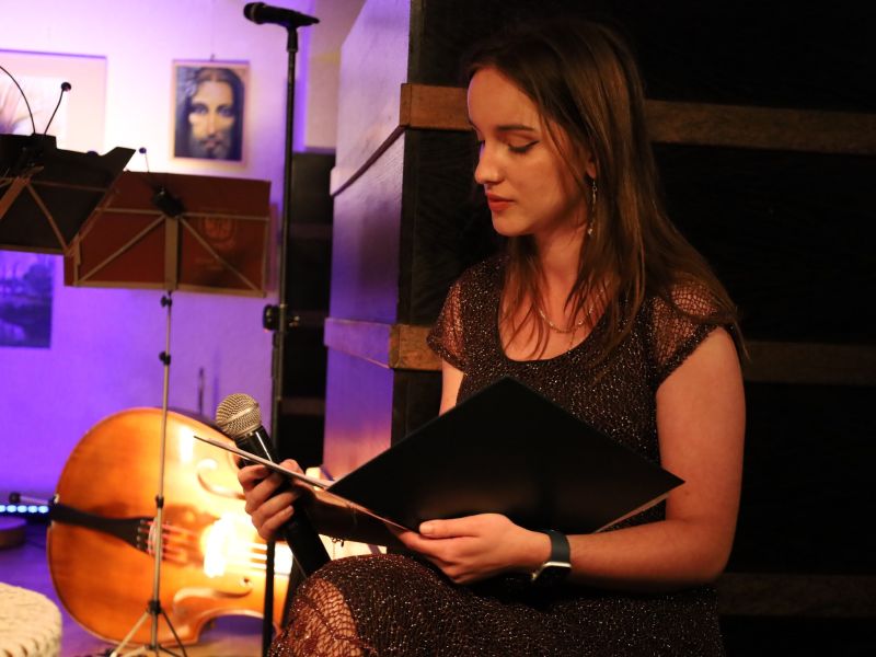 9. wiersze recytowala pauilina wojdylak