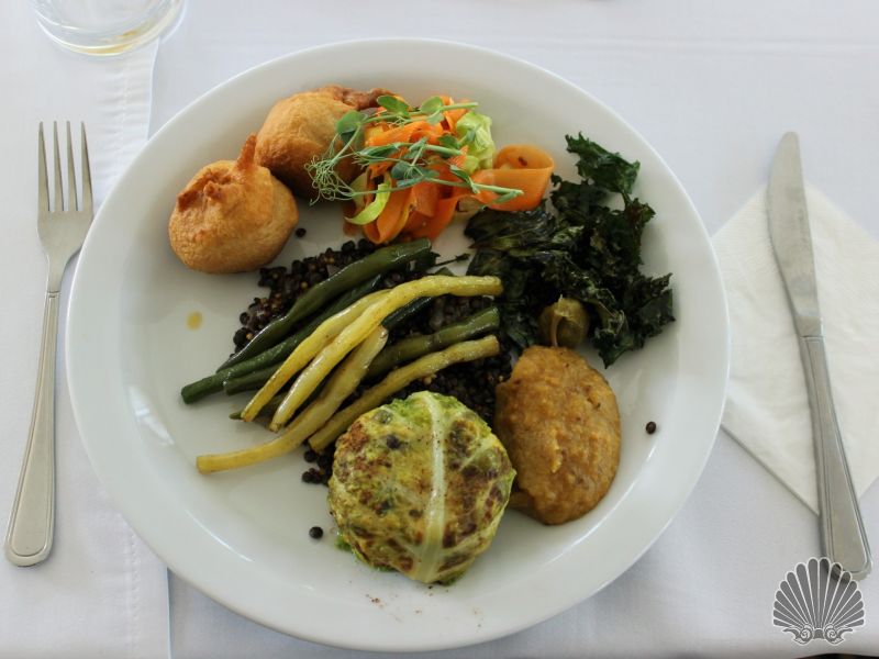    bigosek    z ryb slonych z konfektem z szalwii i musztarda piernikowa