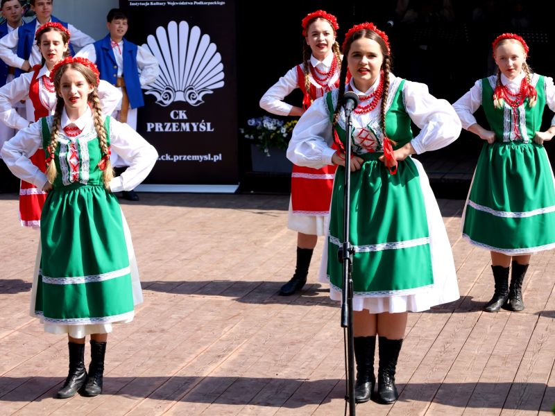 13. zespol piesni i tanca chorzelowiacy   grupa mlodziezowa